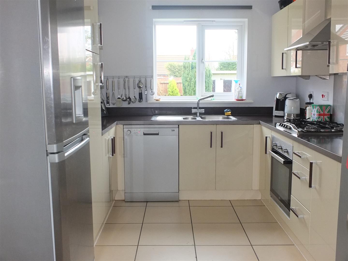 BREAKFAST KITCHEN (2nd view)